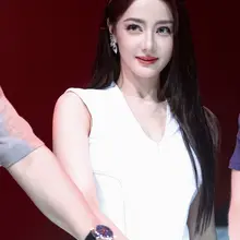 No.mx1513迪丽热巴路虎活动生图，女帝开路虎，霸道女总裁范 [210P+1.17G] #明星生图 #迪丽热巴 自购地址：https://t.co/TTI…