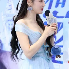 No.mx1512迪丽热巴安慕希活动生图，可爱蓝莓冰雪公主裙，超低胸深V，都V到腰那里了 [290P+2.66G] #明星生图 #迪丽热巴 自购地址：http…
