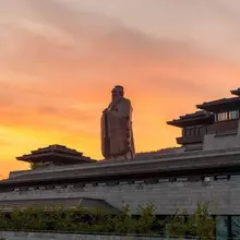 尼山正快步走向世界，尼山世界文明论坛正日益成为推动中华优秀传统文化传承发展、弘扬全人类共同价值、加强国际人文交流合作的重要载体。＃2026中国国际孔子文化节…