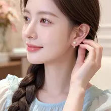 ❤️#果果说诗词 嬴女乘鸾已上天，仁祠空在鼎湖边。 凉风遥夜清秋半，一望金波照粉田。 ——中唐·权德舆《八月十五日夜瑶台寺对月绝句》