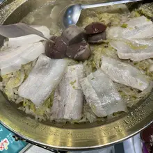 阿城的杀猪菜，也很好吃，但味道跟双城的不一样。美食真的是很主观的东西啊，而且先入为主。阿城杀猪菜味道更复合，双城的比较简单，我还是更喜欢双城的味道。