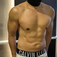 我的舅舅還是好像小時候那麼疼我。👨‍❤️‍💋‍👨 不管我要什麼，他都會答應。 我要他的肌肉身材、粗大雞巴、拍攝，統統都答应。 我好想你，我的舅舅。🥵💪🍆 影片…
