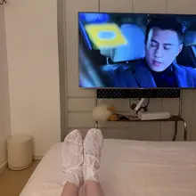 太阳太大了把我的足足都晒黑了，保养足足顺便滋润一下脚后跟吧！