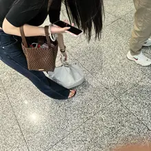 别晃了