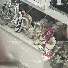 公寓扫到极品女大，发现鞋子居然都放在玻璃窗边上，运动鞋，匡威，nike还有各种运动鞋，必须拿到楼道里面玩，味道多少闷过的汗味，可惜没有刷新袜子，更多细节在群更…