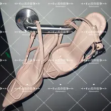 极品夜场女后台点位，各种高跟鞋丝袜畅玩而且没有摄像头，后面会陆续更新，各种骚高跟看不过来，而且还能刷到女主dy，本期是一个小年轻的裸色高跟华伦天奴，感觉不像是…