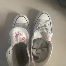 跟踪一个小姐姐，刚脱就跑到了，袜子鞋还带温度，袜子味道是真的重啊估计穿好几天了。想打胶的兄弟来 #扫楼 #打胶 #射鞋 #袜子 #原味