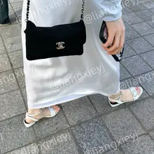 小姐姐美的有点犯规了，白玉般的脚和漂亮的五官一样洁白无瑕疵，阴柔与性感的气质并存，简直仙女在人间，这波必须露脸（放在评论区）