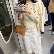 美女一身高级感穿搭，气质扑面而来，一双性感的凉鞋成为点睛之笔，全程只顾着看剧了，美脚被一顿爽拍