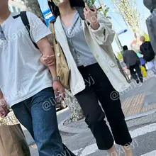 感觉小高跟人字拖将是今年的流行款凉鞋了，脚背露的也多，走起路来还能秀出脚底，真足控福利了