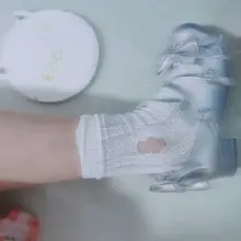 呀袜子坏掉了～废物野畜是不是又开始浮想联翩了呢，狗舌头开始忍不住舔屏了吗，想把妈妈的lo袜的口子舔的更大吗傻逼小废物🖕🏻 #atm奴 #恋足 #足控 #原味…
