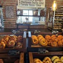 제주도까지 와서 런던베이글 먹는 나의 여정 🥯 인천 → 제주 비행기 1시간 제주 → 런던베이글 택시 30분 런던베이글 줄 → 입장까지 1시간…