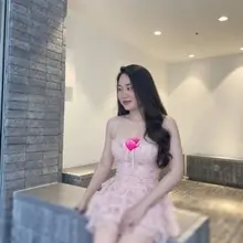 Rồi bỗng 1 ngày giông tố, tóc em rối bời. Có 1 người xuất hiện buộc hết đống mu…