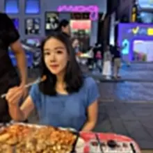 checked out the Jongno night stalls, had makchang and drinks… and somehow ended…