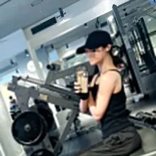 9連筋。今朝は背中と肩の日。お尻めちゃくちゃ強いのに形が大きくならない😔肉が足りないか…