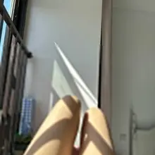 沐浴阳光，也不知道对楼会不会看到，无所谓了，亮眼的身材本来就该得到欣赏～