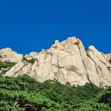 울산바위 산행 고소공포증이 있는 아내는 11년만에 또 오르며 이번 산행을 끝으로 울산바위는 안오겠다고 선언