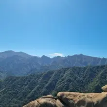 울산바위 산행 고소공포증이 있는 아내는 11년만에 또 오르며 이번 산행을 끝으로 울산바위는 안오겠다고 선언