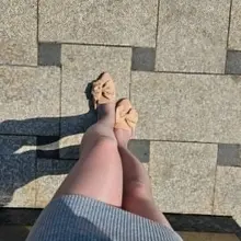 조신한 길이의 원피스 입고 은은한 회색스타킹 신고 산책 다녀왔는데 예뻐여? #각선미 #노팬티스타킹 #맘눌뎀 #소통