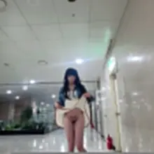 겉은 청순하고 시원하게 입고 나왔는데 다리 사이는 뜨겁고 촉촉해요. 저를 발견한다면 어떻게 하고 싶으세요? #각선미 #노팬티 #자궁타투 #y존…