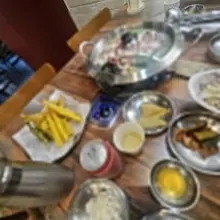 오늘은 사랑하는아내와 함께 아는 형네 가게 ^^~ 맛밥 다들 감기조심 하셔요^^~ 너무 맛낫나게 먹어서 기분이 좋네요~~♡