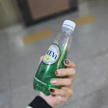 가을 좀 타는 여자랍니다. 🍂 가을은 어느새 살며시 찾아왔다가 아쉬울 만큼 금방 지나가곤 하죠. 짧아서 더 소중한 계절, 가을. 손끝에도 작은…