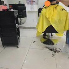 ✂️ 사이좋게 오손도손, 우리 부부는 오늘도 함께랍니다. ❤️ 나란히 앉아 사이좋게 머리도 자르고 왔답니다. 😊 소소한 일상도 함께하니 즐겁고…