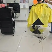 ✂️ 사이좋게 오손도손, 우리 부부는 오늘도 함께랍니다. ❤️ 나란히 앉아 사이좋게 머리도 자르고 왔답니다. 😊 소소한 일상도 함께하니 즐겁고…