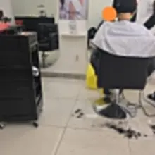 ✂️ 사이좋게 오손도손, 우리 부부는 오늘도 함께랍니다. ❤️ 나란히 앉아 사이좋게 머리도 자르고 왔답니다. 😊 소소한 일상도 함께하니 즐겁고…