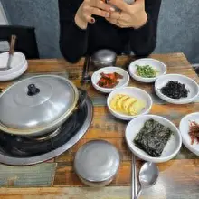 식사 맛있게 하세요^^ 🍚 오늘의 메뉴는 보글보글 맛있게 끓인 얼큰하고 칼칼한 참치김치찌개 랍니다. 🥘 따뜻한 밥 한 공기에 맛있는 찌개 한…
