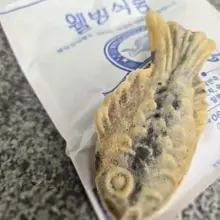 붕어낚시 다녀왔어요^^ 여러분은 붕어드실때 꼬리부터 드시나요? 머리부터 드시나요? 저는 꼬리 부터 먹는데 오늘은 머리부터 --