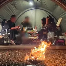 💕 복잡한 도시를 떠나 지친 나에 영혼을 달래줄 위로의 공간 캠핑 지인들과 평일 술한잔도 좋고 운전을 싫어해 멀리는 못가겠고 결국 집앞 캠핑장…