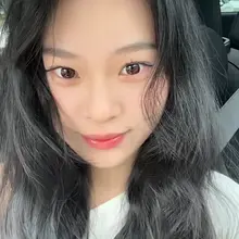 很嫩的一个妹子，带出去玩了一圈，车上给了她一瓶我加过料的水，现在还没到酒店就已经睡过去了，心中默念开车不摸奶，摸奶不开车，等会儿到地方再爽玩😋
