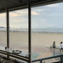 예전에 조개구이집이였는데 카페됨요!!! 뷰 미쳣다아~~ 아직도 대부도임..