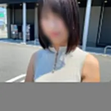 ボディライン出る服でお出かけ。妻自身は選ばない服でも、夫の要望には快く応えてくれる妻…。隣で夫は、男性からの視線を、妻はどう感じているのかと悶々。夫のためでし…