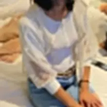 旅行先では、地元では着てくれないような服でも許可してくれる妻。こんな服で酔ってたので、ちょっと色々とアレでした。ブラ見えるか期待し、服のチャック下げてと酔った…