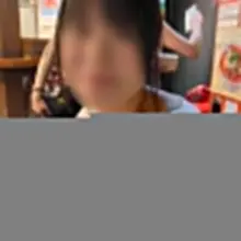 ２日目。胸元広めトップスに、台形スカート。難色を示しつつも着た妻。屈めばブラ、しゃがめばパンツが丸見えに。１日目以上に、多くの男性から見られていた妻。しかし、…