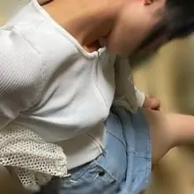 宅飲み妻、寝落ち。横にすると左手で自慰する妻…！ここに単独さんがいたら…。が、自宅に呼ぶのは妻は不許可。酔いも深まれば、貞操観念も低下するが、酒に弱い妻、深酒…