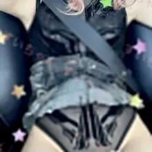 すいの今日のコーデでしゅ 🥵🩷🖤💛💚🩵