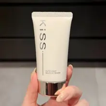 KiSSから新しく出るCCプライマーめちゃくちゃ綺麗じゃない？これは01番。簡単に透明感*を作れる。皮脂に着目して頑丈な皮膜剤を使ってるそうで、塗った瞬間ピタ…