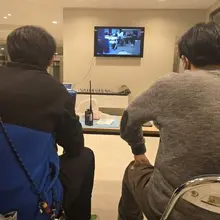 左:陽平監督 右:飯田P 撮影中だったので現場にて初回を見ました。 この背中を見てたら、なんと言うか、頑張ろうと思いました。 2話もお楽しみに。 #御上先生