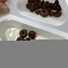 韓国で話題のヨーグルトが 一部店舗＆数量限定で #ファミマ に登場！ その名は…「엔요（エンヨ)」✨✨✨ 🍫チョコリング＆チョコボール 🥣グラノーラ みんなが…