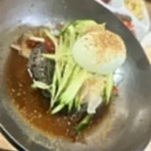 지난 주말 지인 언니오빠가 운영하는 양양펜션으로 남2&amp;여1 힐링여행🚎🧳 양양 도착 후부터 떠날때까지 끊임없는 음식들 덕분에 입이 호강…