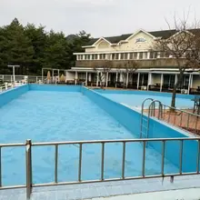 지난 주말 지인 언니오빠가 운영하는 양양펜션으로 남2&amp;여1 힐링여행🚎🧳 양양 도착 후부터 떠날때까지 끊임없는 음식들 덕분에 입이 호강…