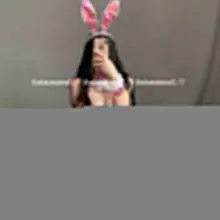 오늘 밤, 당신의 토끼가 가장 빛날 거예요. 🐰💖 메탈릭 광택이 돋보이는 바니걸 코스튬✨ 바니 귀, 보타이, 손목 커프스,꼬리까지 모두 포함!…