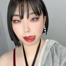 좋아요와 리트윗은 사랑❤️ 몸매 예쁘고 스타킹 좋아하는 cd입니당! 더 야하고 꼴릿한 사진은 뒷계에 올리고 있어요! 문의는 DM주세요!!