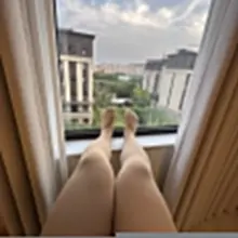 나는 다리가 특히 더 이쁜거 같아. 그치??