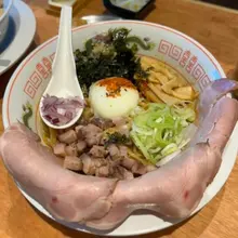 사라하우스근처 맛집소개는 계속~ 오늘의맛집은 멘츠루 라멘집^^ 면을 썩 조아라하지않는 우리지만 순삭하고 왔습니다 ~특히 아부리소바 강추 👍 ❤…