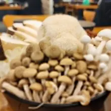 쉬는날 맛난거먹으며 재충전하기 고기와야채를 실컷 먹을수있는 샤브마니아로~육수가 끝내줘서 해장까지^^지점이 여러군데니 샤브샤브 조아하시는분들 함…