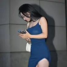 小姐姐露毛了，该不该好心提醒她？
